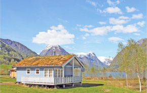Cozy Home In Fjærland With House A Mountain View